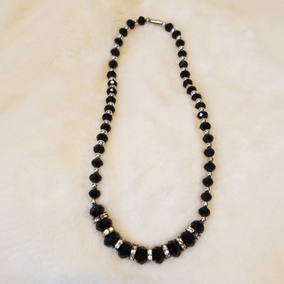 ⛄️Black and Sliver Rhinestone Beaded 19" Necklace - Picture 8 of 8